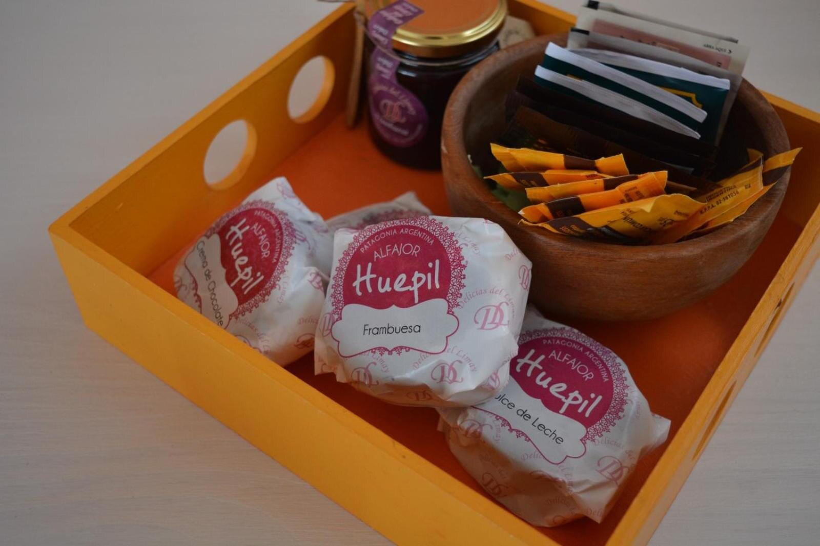 La bienvenida: alfajores, dulces e infusiones